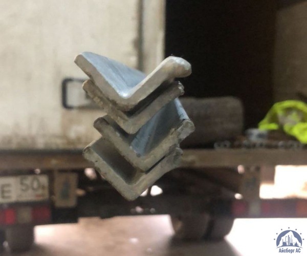 Уголок оцинкованный