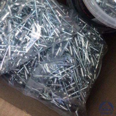 Заклёпка пластиковая нажимная черная 5х6,5 мм с шляпкой купить в Караганде