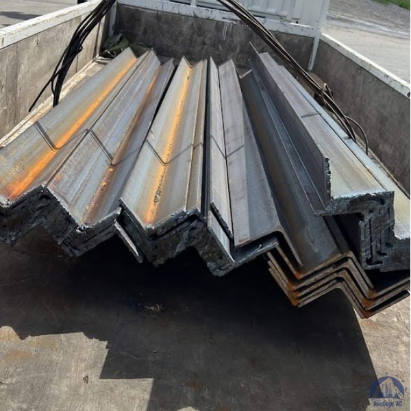 Уголок стальной равнополочный 200х200х13 мм С345 ГОСТ 8509-93